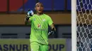 Kiper Barito Putera, Aditya Harlan saat melawan Persikabo 1973 dalam laga pekan ke-4 BRI Liga 1 2021/2022 di Stadion Wibawa Mukti, Cikarang, Kamis (23/9/2021). Barito Putera kalah 0-3. (Bola.com/M Iqbal Ichsan)