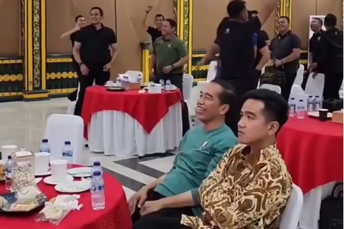 6 Potret Transformasi Kebersamaan Gibran Rakabuming dan Jokowi, Ayah-Anak Kompak