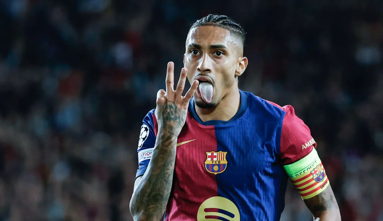 Raphinha terus menunjukkan ketajamannya dalam urusan menjebol gawang lawan. Di Liga Champions musim ini, pemain Barcelona itu sukses menempati posisi teratas sebagai pencetak gol terbanyak sementara dengan koleksi 11 gol. (AP Photo/Joan Monfort)
