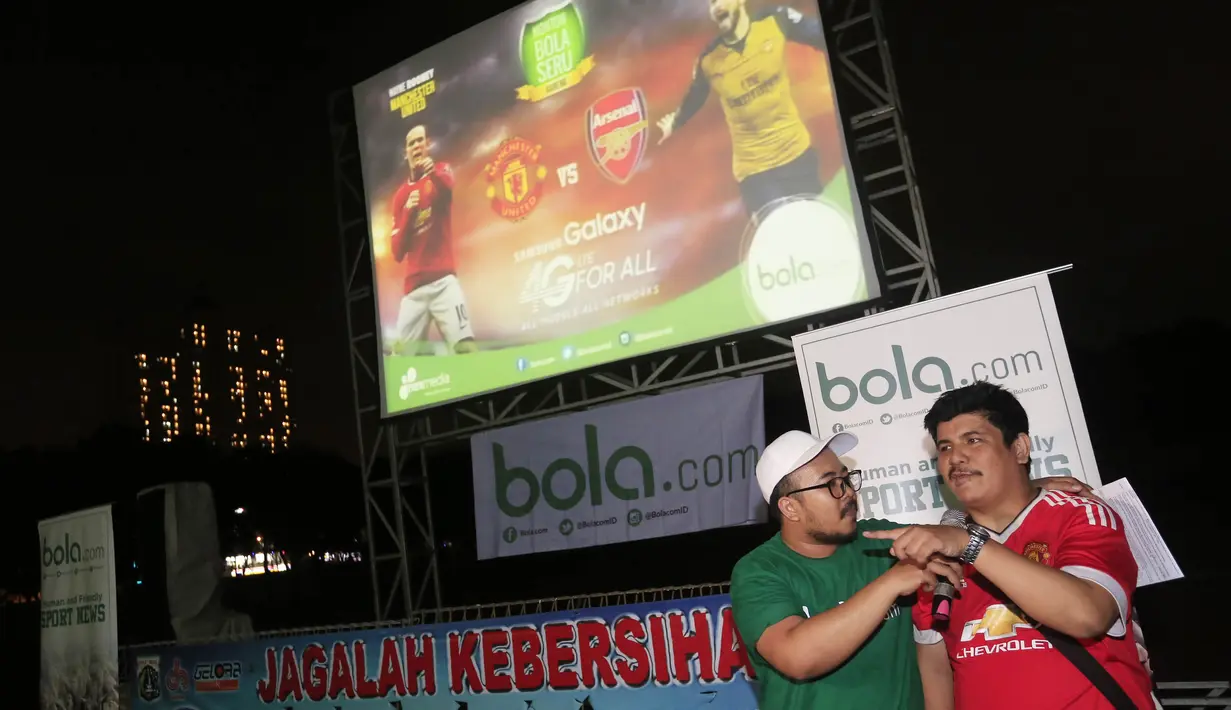 Tak hanya nonton bareng, Bola.com juga memberikan hadiah smartphone Samsung dan juga uang tunai kepada penonton yang beruntung. (Bola.com/Vitalis Yogi Trisna)