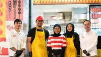 Selebgram Eyie Dewanto, Winnie Nawei, dan Ayu Zulia Shafira Buka Warung Sate di Australia