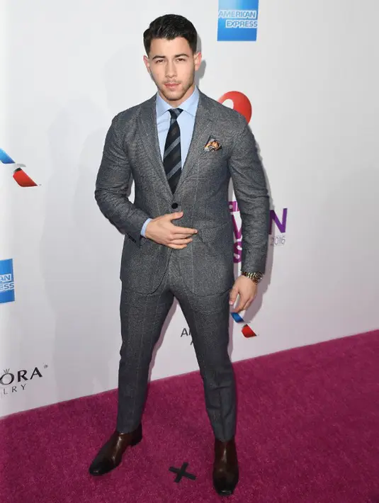 Nick Jonas tidak diam dengan berita yang mengabarkan soal dirinya yang menyimpan rasa pada Jennifer. Namun kabarnya ia justru bertanya apakah ada yang salah dengan mencintai. (AFP/Bintang.com)