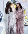 Fuji dan beberapa rekan artis baru saja terlihat berkumpul untuk acara fashion. Di sebuah video yang diunggahnya, Fuji memperlihatkan kedekatannya dengan Prilly Latuconsina di acara tersebut. [Foto: Instagram/fuji_an]