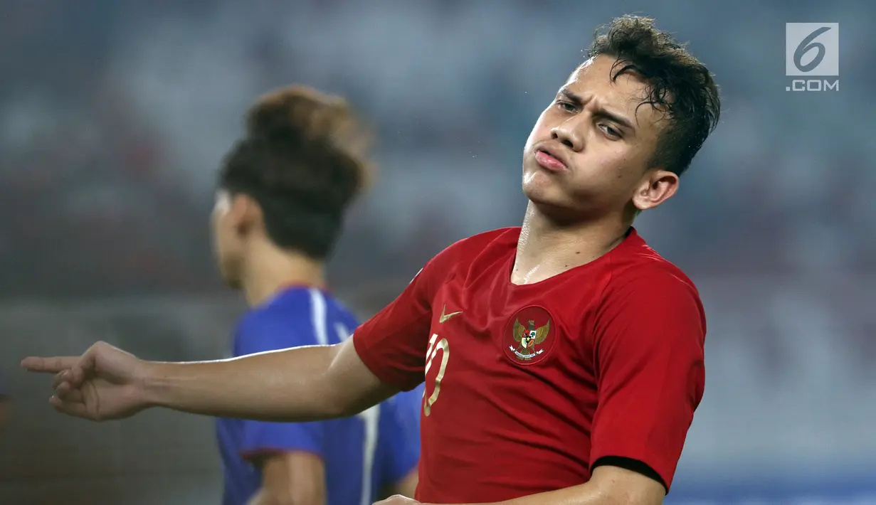 Pemain Timnas Indonesia U-19, Egy Maulana Vikri meluapkan kekecewaan saat melawan Chinnese Taipei saat laga penyisihan Grup A Piala AFC U-19 2018 di Stadion GBK, Jakarta, Kamis (18/10). IndonesiaU-19 unggul 3-1. (Liputan6.com/Helmi Fithriansyah)