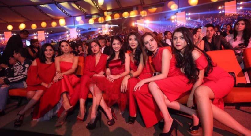 Jessica Iskandar bersama rekannya yang tergabung dalam kelompik Girl Squad. (Instagram)