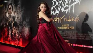 Penampilan Nathalie Holscher di premiere Danyang Wingit. [IG: @nathalieholscher]