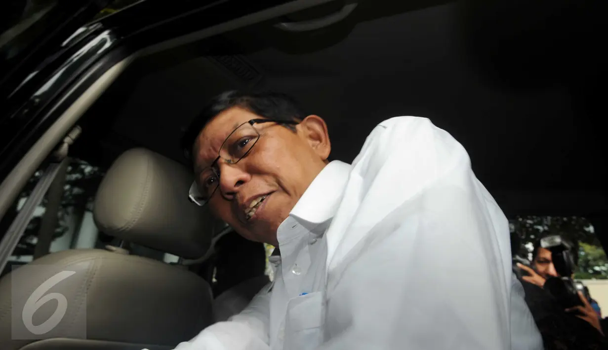  Direktur Jenderal Bina Marga Kementerian PUPR, Hediyanto W Husaini usai di periksa oleh KPK, Jakarta, (1/6). Dirjen Bina Marga diperiksa sebagai saksi pengusutan kasus dugaan suap proyek pembangunan jalan di Kementerian PUPR. (Liputan6.com/Helmi Afandi)