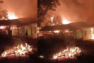 Tangkapan layar video Ponpes di Mesuji, Lampung, dibakar massa. (Foto: Istimewa).
