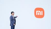 CEO Xiaomi Lei Jun menunjukkan logo baru perusahaan (Foto: Xiaomi Indonesia).