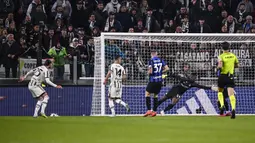 Juventus membuka keunggulan di menit ke-52 lewat gol Adrien Rabiot. Ia sukses mengkonversi umpan silang mendatar Filip Kostic. (AP/LaPresse/Fabio Ferrari)