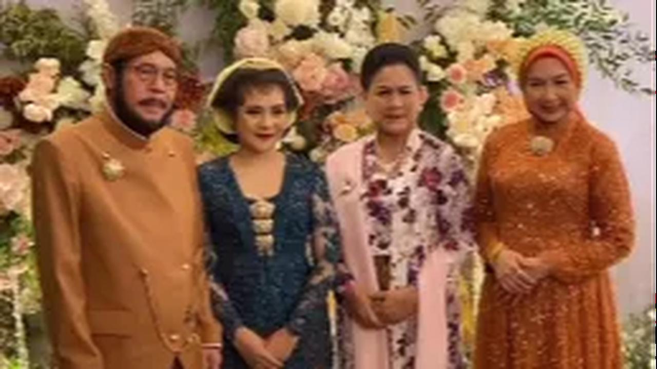Pada acara tersebut hadir pula Ibu Negara, Iriana Jokowi yang menyempatkan diri berfoto dengan Anwar Usman, Idayati, dan Sheila.