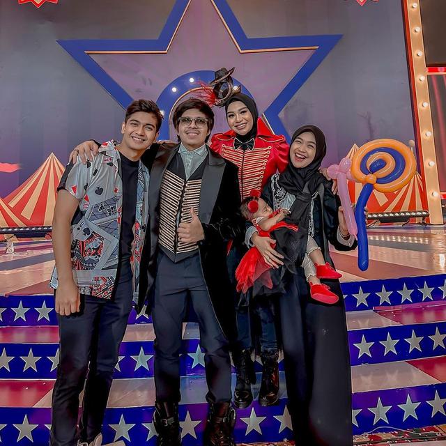 6 Potret Artis dan Anaknya Hadiri Ultah Ameena, Interaksi Para Bayi Bikin Gemas