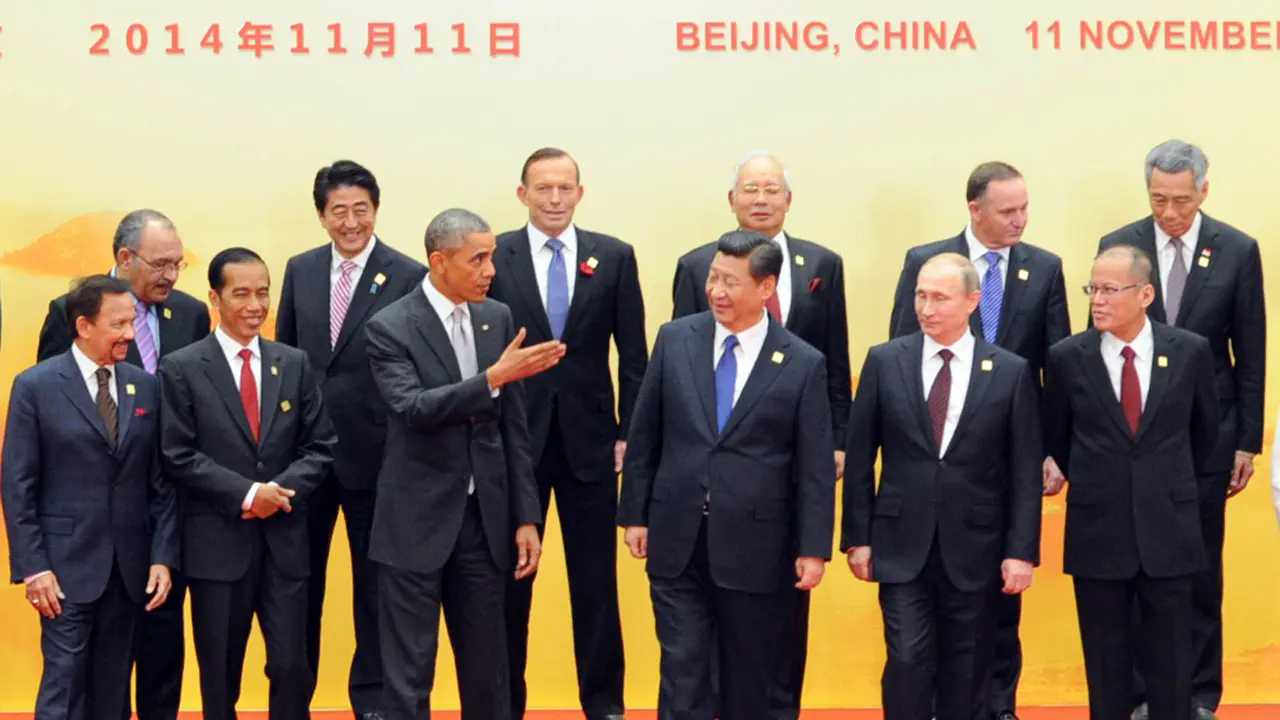 Gaya Jokowi Saat di Pertemuan APEC