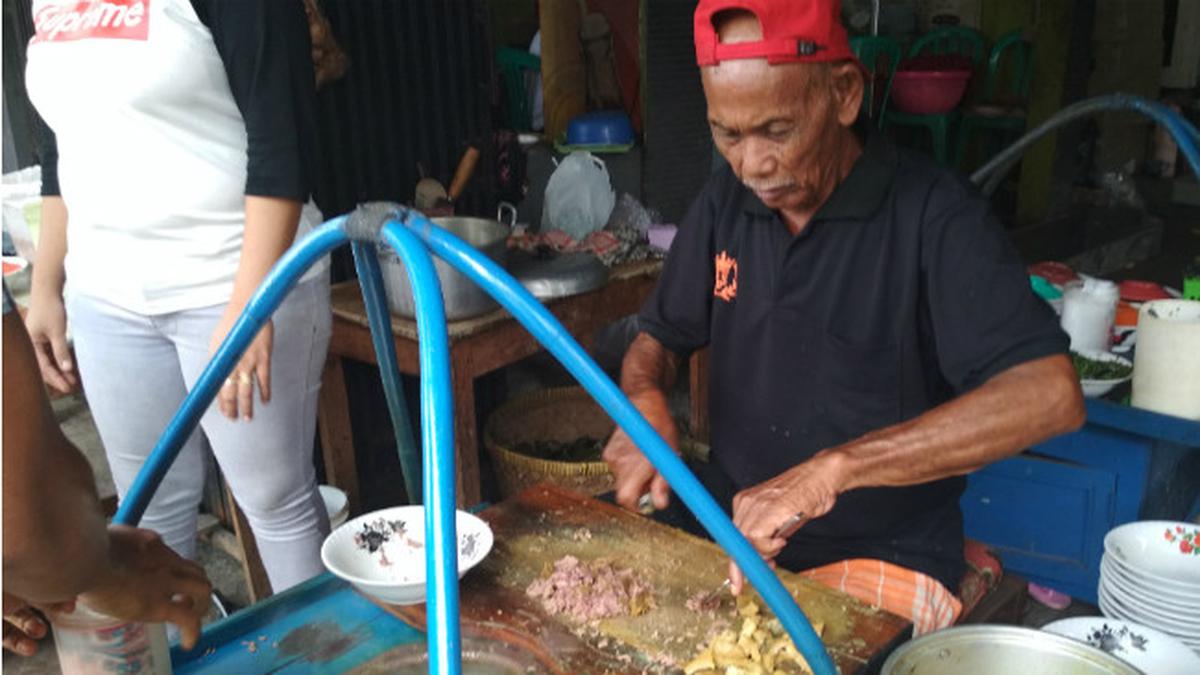 Mencicipi Lezatnya Empal Gentong Khas Cirebon Yang Kaya Akan Sejarah