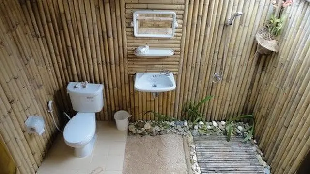 Kamar Mandi Khas Pedesaan Semi Terbuka
