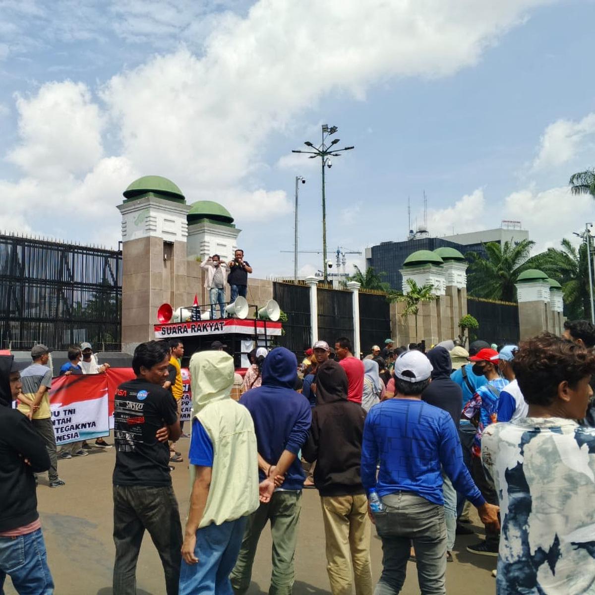 demo tolak revisi uu tni disahkan di dpr