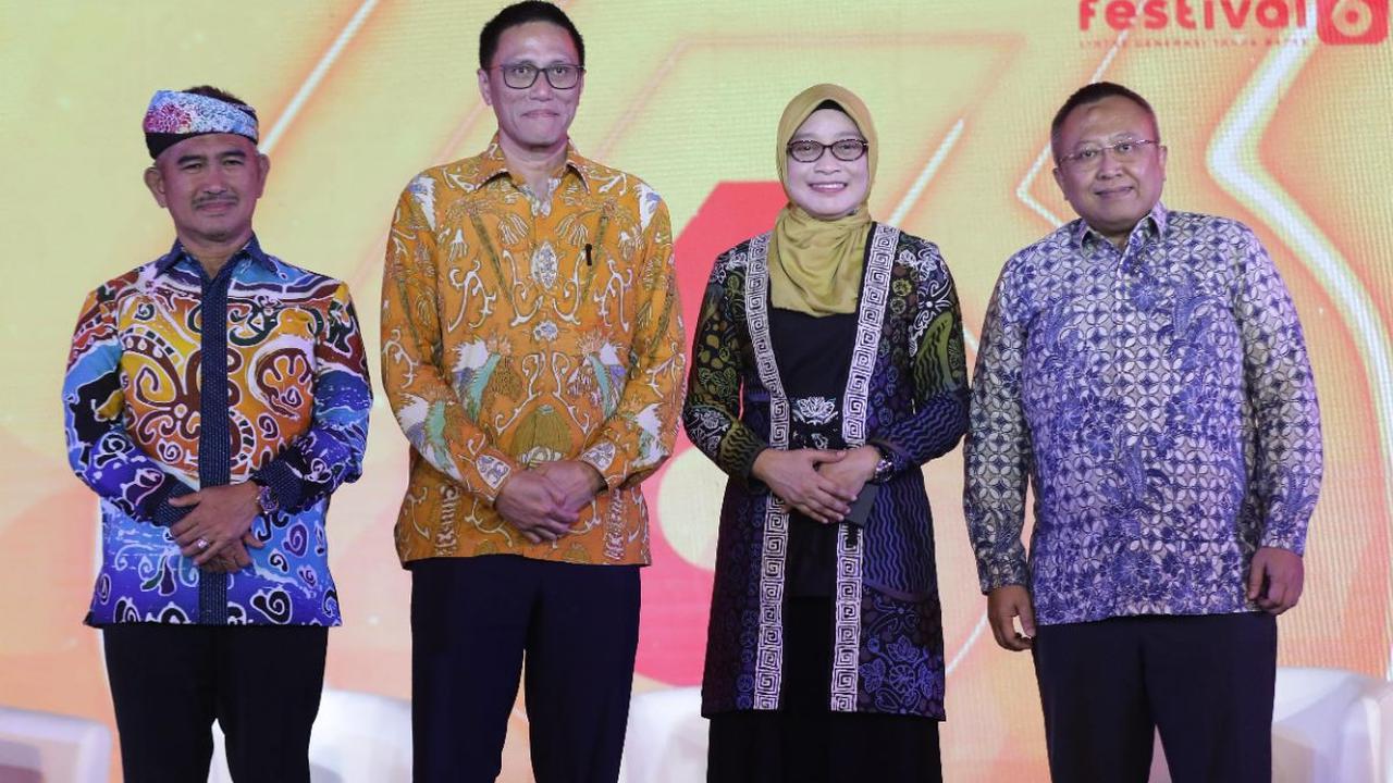 Sandi juga menjelaskan tahun ini ada target baru bagi sektor pariwisata dan ekonomi kreatif dengan nilai devisa di 2023 mencapai hampir 6 miliar dolar AS dengan kontribusi PDB mencapai 4,1 persen, nilai ekspor produk ekonomi kreatif 26,5 miliar AS.