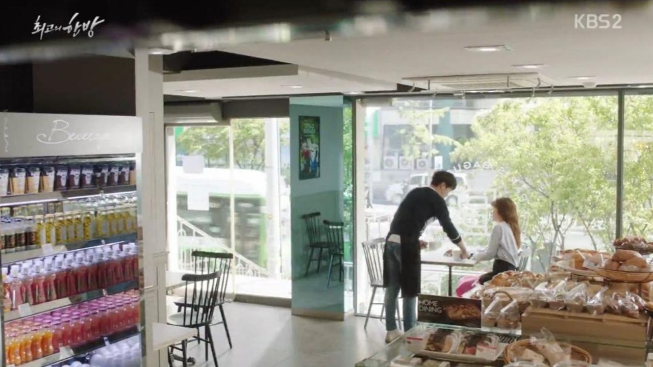 Paris Baguette juga sering muncul dalam berbagai drama Korea, seperti "The King: Eternal Monarch" (2020), "Mr. Sunshine" (2018) dan The Best Hit (2017), di mana mereka berhasil menciptakan atmosfer yang sesuai dengan alur cerita drama.