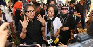 Musisi senior Nomo Koeswoyo meninggal dunia di Magelang, Jawa Tengah pada Rabu (15/3/2023) pukul 19.30 WIB. Kamis, (16/3) siang, penabuh drum Koes Bersaudara itu dimakamkan di Tempat Pemakaman Umum (TPU) Jeruk Purut, Jakarta Selatan. [Foto:Adrian Putra/Fimela.com]