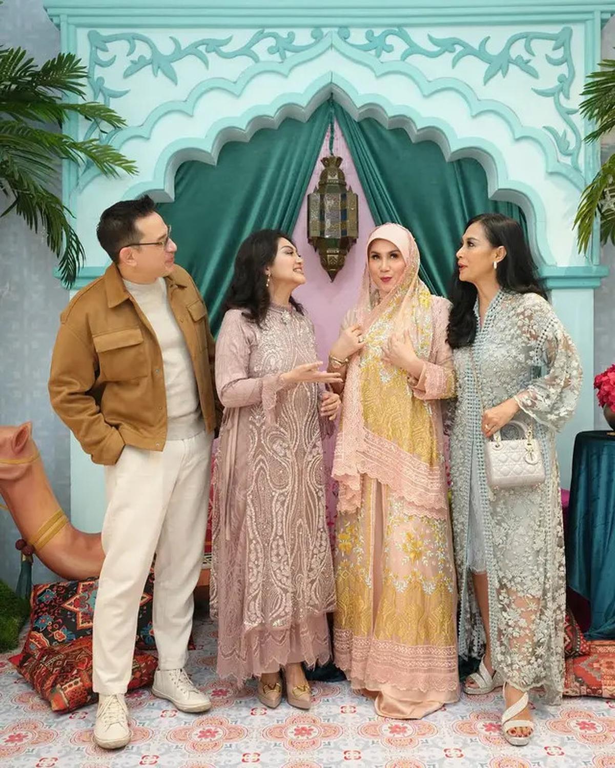 6 Potret Tamu Seleb di Ultah Marini Zumarnis, Ada Artis Senior hingga Ariel Tatum