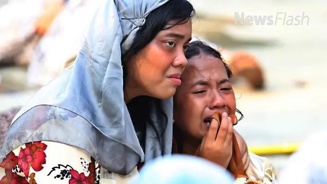 Tangis Haru Jemaat Katedral Iringi Drama Penyaliban Yesus