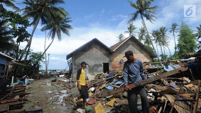 Kerusakan akibat bencana alam tsunami di aceh dan gempa bumi di yogyakarta adalah contoh perubahan