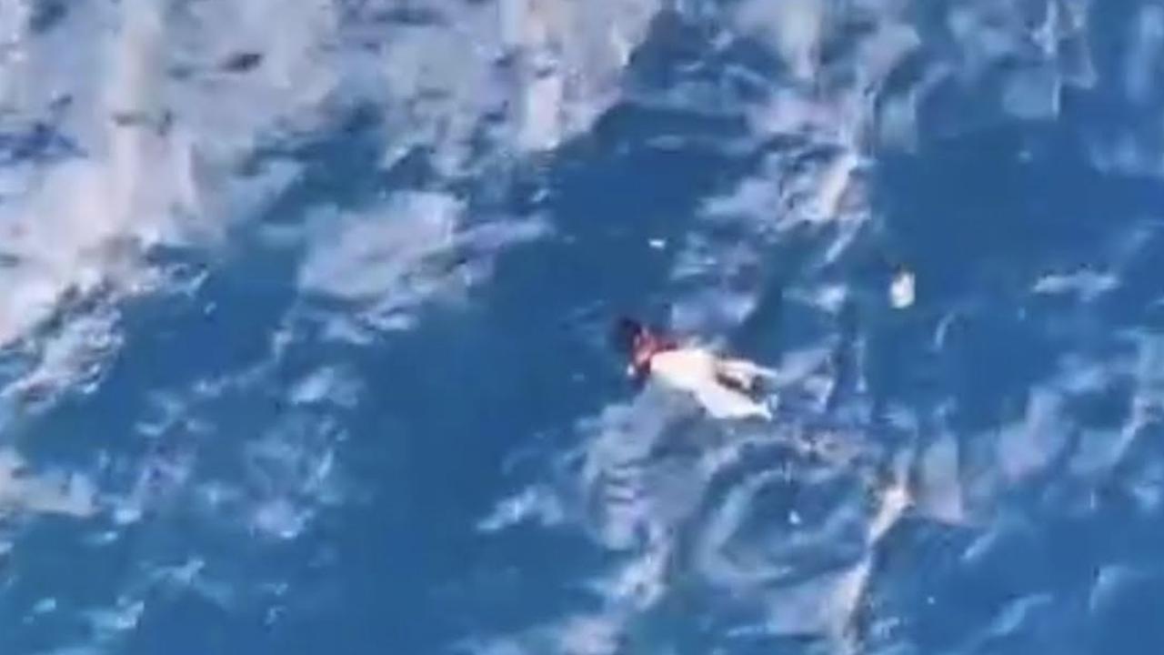 Hendak Swafoto, Wisatawan Terjatuh dari Tebing dan Dihempas Ombak Appalarang Bulukumba