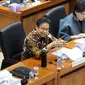 Menteri Kesehatan RI Budi Gunadi Sadikin (tengah) rapat kerja dengan Komisi IX DPR di Gedung Parlemen, Jakarta, Rabu (8/2/2023). Rapat membahas penjelasan strategi percepatan pelaksanaan transformasi kesehatan tahun 2023, strategi percepatan penanganan penyakit tidak menular dan penyakit menular dan pemenuhan tenaga dokter spesialis melalui program Academic Health System (AHS) serta peta jalan lintas sektoral terkait kemandirian obat dan alat kesehatan dalam negeri. (Liputan6.com/Faizal Fanani)