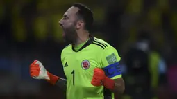 David Ospina. Kiper Timnas Kolombia yang baru saja bergabung dengan Al Nassr FC pada awal musim 2022/2023 ini kini telah menginjak usia 34 tahun. Namun posisinya bersama Timnas Kolombia belum tergeser sejak menjalani debut pada 7 Februari 2007. Hingga kini ia telah mengoleksi 127 caps dengan torehan 62 kali clean sheet dan kebobolan 99 gol. (AFP/Juan Barreto)