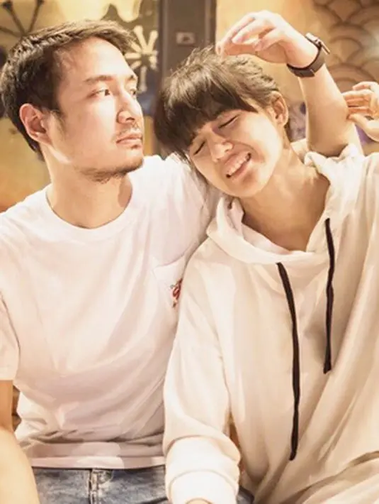 Tak sedikit dari warganet yang ikut menuding DJ Una tengah hamil besar. Namun di antara mereka ada juga yang membela DJ Una dan membantah rumor tersebut. (Instagram/putriuna)