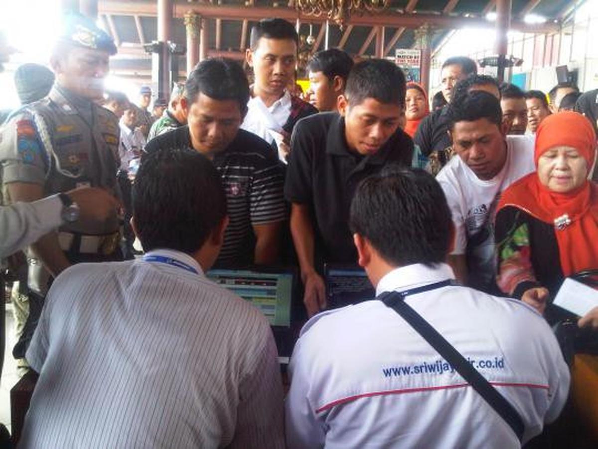 Kantor Batavia Air 'dikepung' calon penumpang