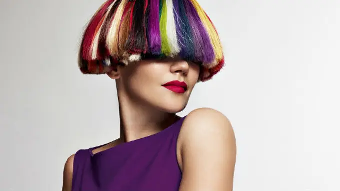 Mewarnai rambut juga memiliki dampak untuk kesehatan, lho!