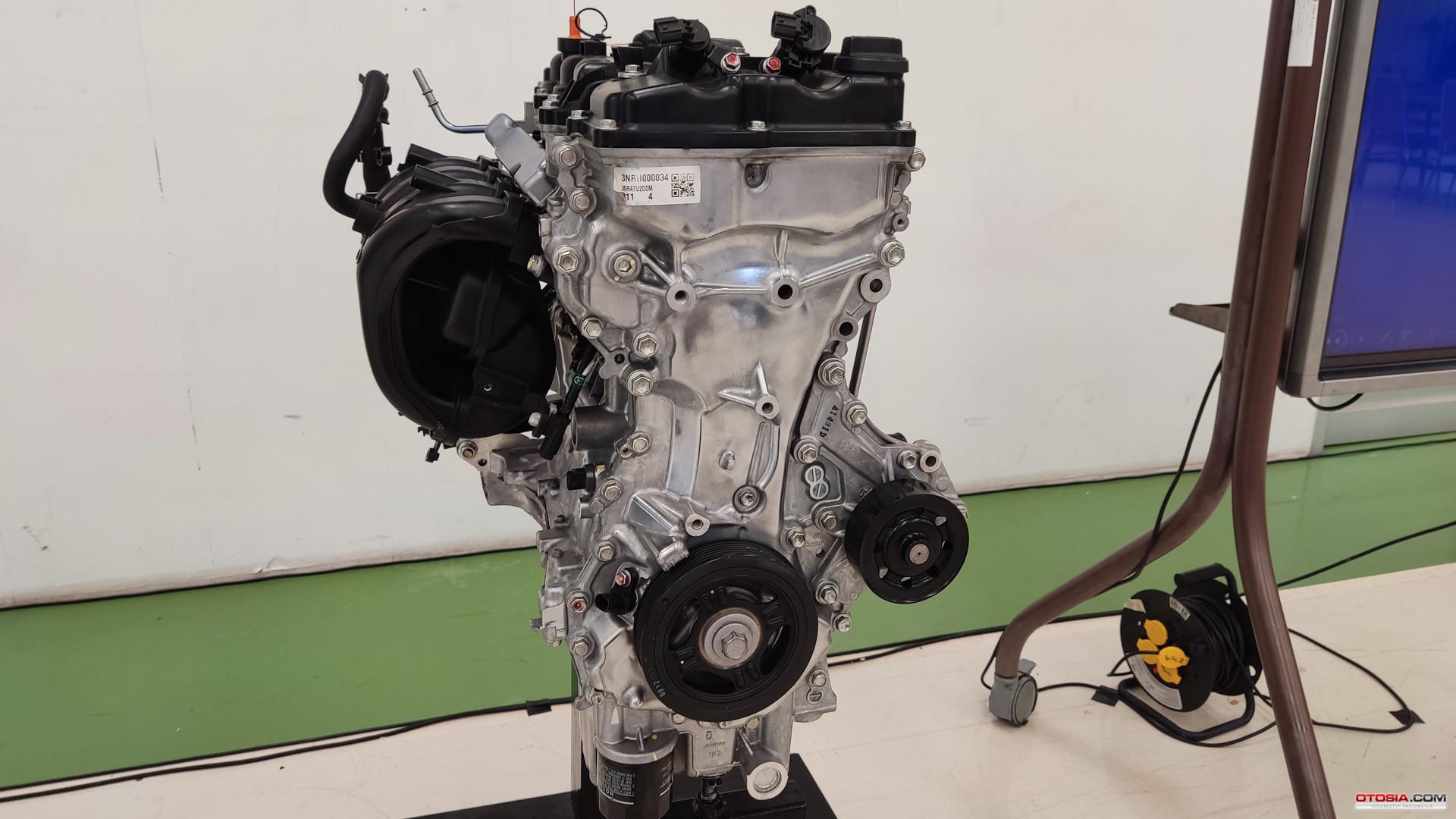 Mesin Daihatsu Sigra 1.2 (Otosia.com/Arendra Pranayaditya)