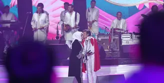 Malam puncak Puteri Muslimah Asia 2018 baru saja digelar pada Senin (7/5/2018). Beberapa penyanyi tampil menghibur acara yang digelar dari Studio 6 Emtek City, Jakarta Barat. (Nurwahyunan/Bintang.com)