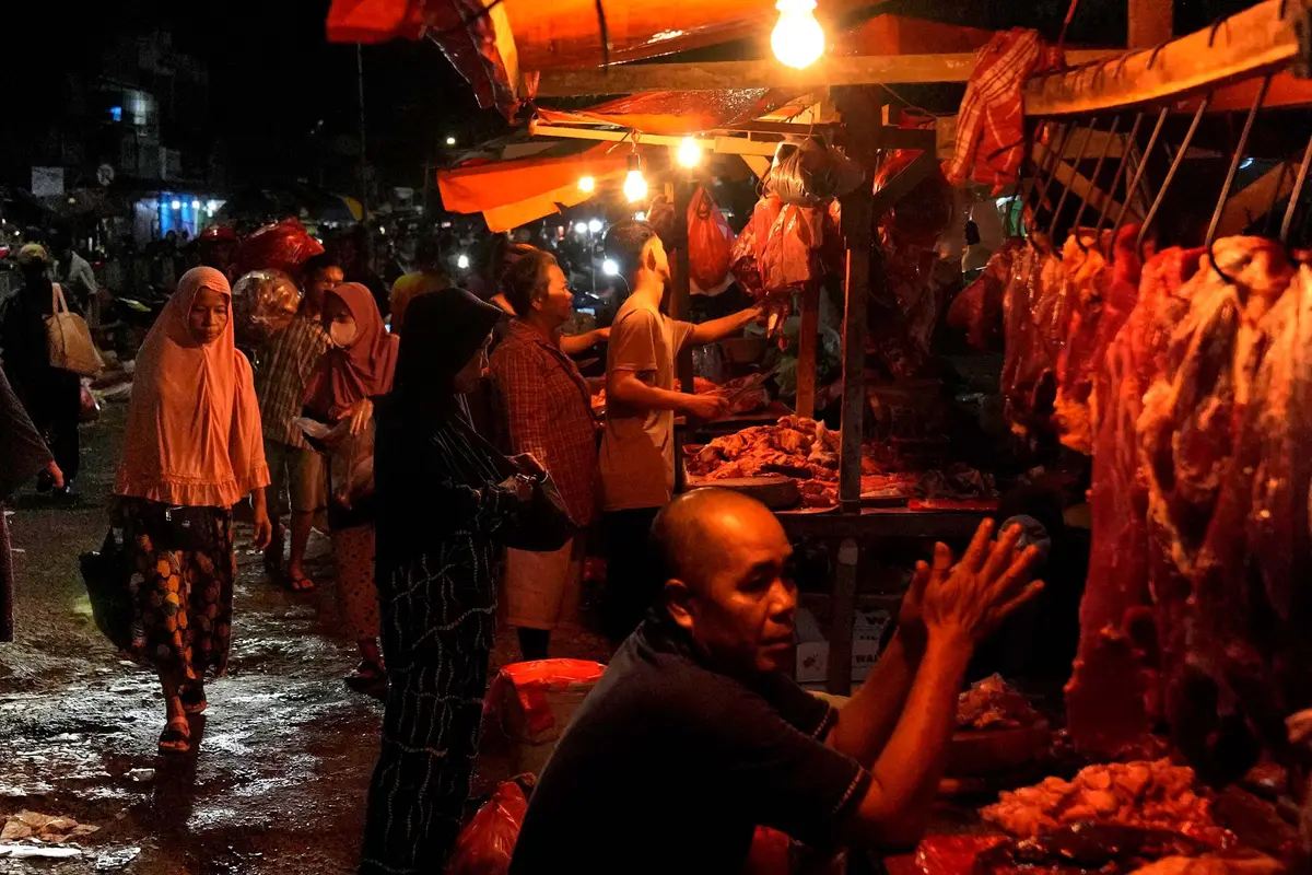 H-1 Lebaran, Warga Padati Pasar Tradisional
