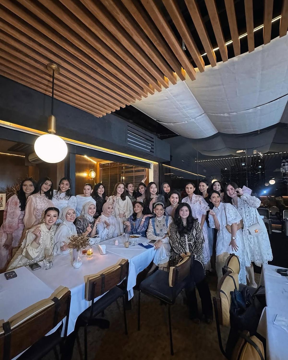 4 Potret Bunga Jelitha Buka Puasa Bareng Alumni Puteri Indonesia, Jalin Persahabatan Erat Selama 10 Tahun