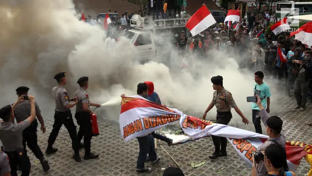 Demo di KPK Berujung Ricuh