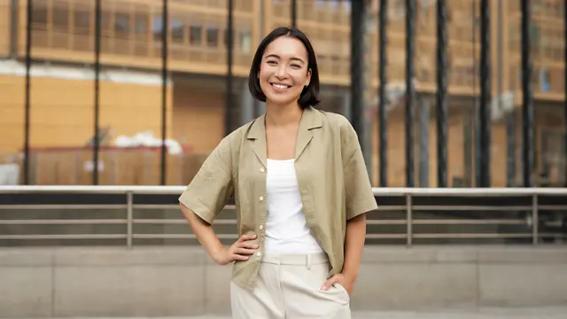 wanita september confident