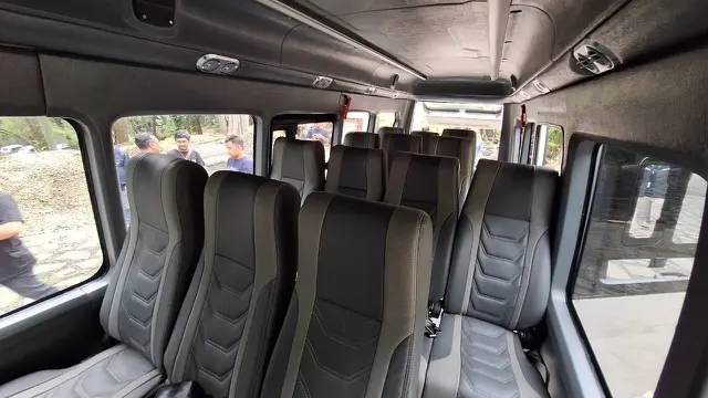 Bidik Sektor Pariwisata, Ini Keunggulan Fuso Canter Bus Terbaru (Arief A/Liputan6.com)