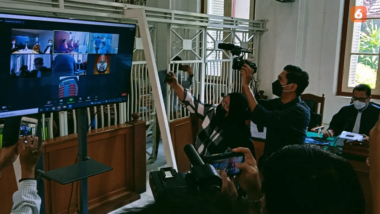 Jaksa Penuntut Umum Komisi Pemberantasan Korupsi (JPU KPK) menuntut Gubernur Sulsel nonaktif Nurdin ABdullah 6 tahun penjara (Liputan6.com/ Eka Hakim)