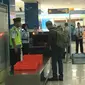 Situasi pemeriksaan di Bandara Sam Ratulangi Manado. (Liputan6.com/Yoseph Ikanubun)