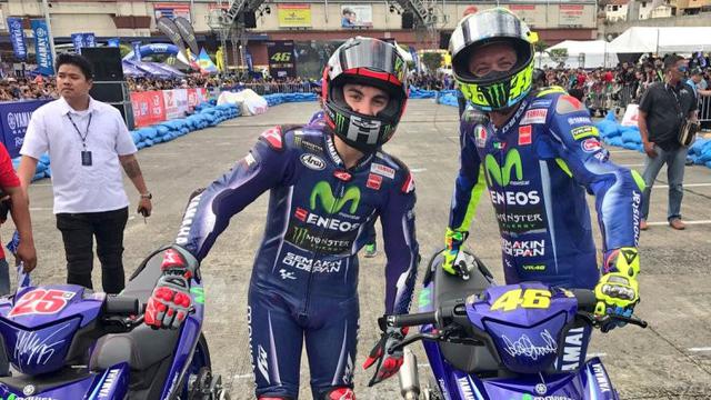 Valentino Rossi (kanan) dan Maverick Vinales.