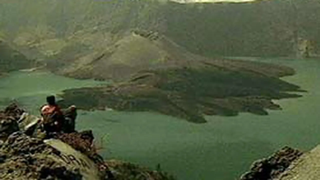071004aRinjani.jpg