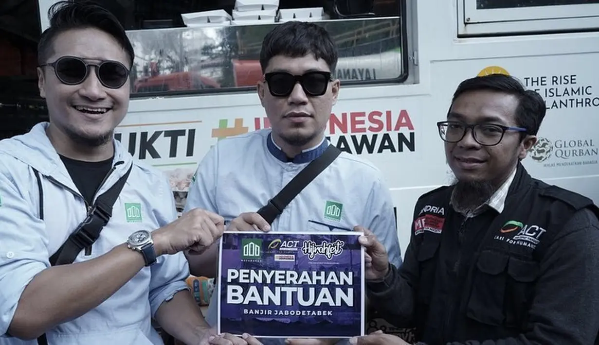 Artis-artis Bantu Korban Banjir (Instagram/ariekuntung)