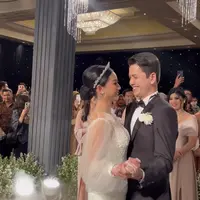 Glenca Chysara memilih gaun pengantin lengan panjang dengan siluet terbaik termasuk lengan puffed yang menerawang  (Foto: Tangkapan layar Instagram @krisjanabah)