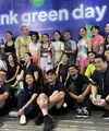 Frank Green rilis koleksi botol minum glow in the dark yang fungsional dan stylish.