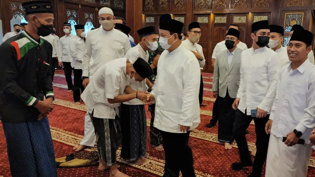 Menteri Pertahanan Prabowo Subianto Menunaikan Ibadah Salat Idul Fitri di Bogor