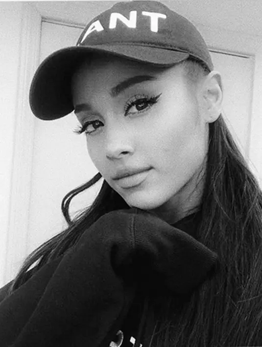 Mengingat kejadian tersebut memakan korban yang cukup banyak, yakni 22 orang meninggal dunia dan 59 orang luka-luka. Menepati janjinya untuk kembali ke Manchester ternyata akan segera dilakukan Ariana. (Instagram/arianagrande)