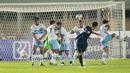 Pemain Arema FC, Muhammad Rafli mencetak gol ketiga timnya gawang Persela Lamongan dalam laga pekan ke-6 BRI Liga 1 2021/2022 di Stadion Madya, Jakarta, Minggu (3/9/2021). (Bola.com/M Iqbal Ichsan)