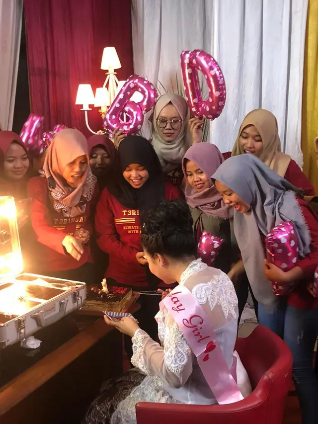 Momen Haru Perayaan Ulang Tahun Aulia D'Academy 4 yang Ke 22